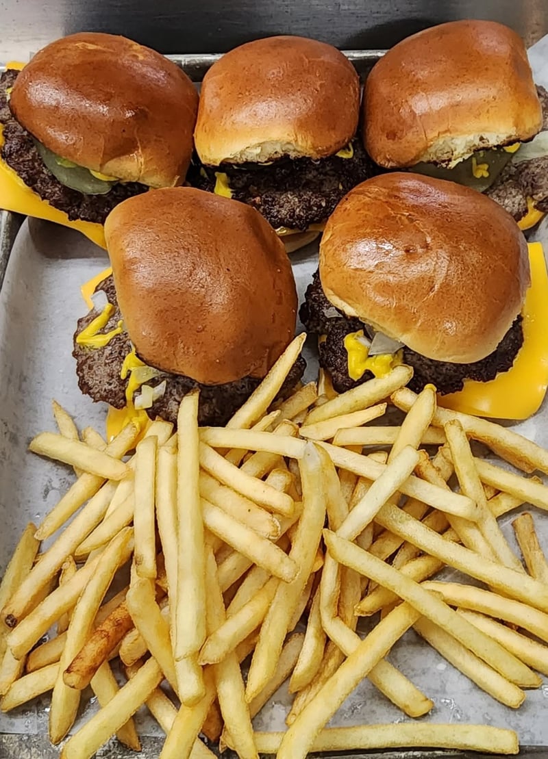 Benchwarmers Eatery & Sports