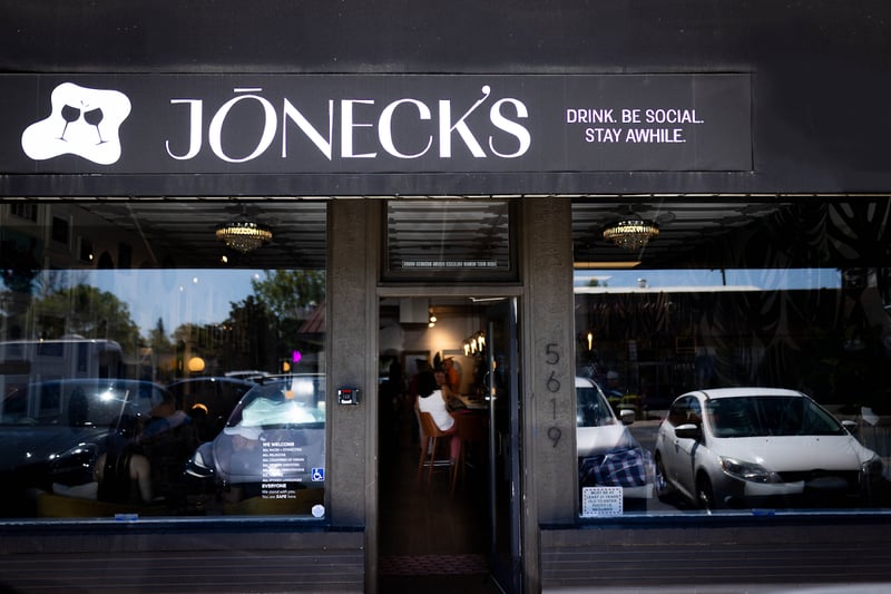 Joneck’s Wine Lounge