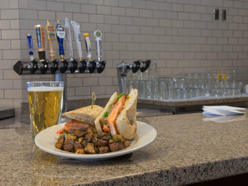 32 Grill and Lounge