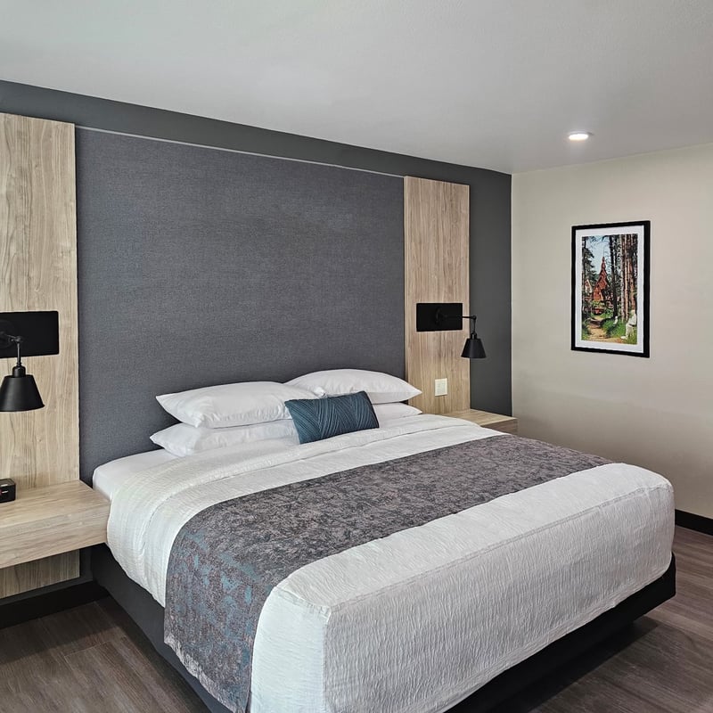 ClubHouse Hotel & Suites