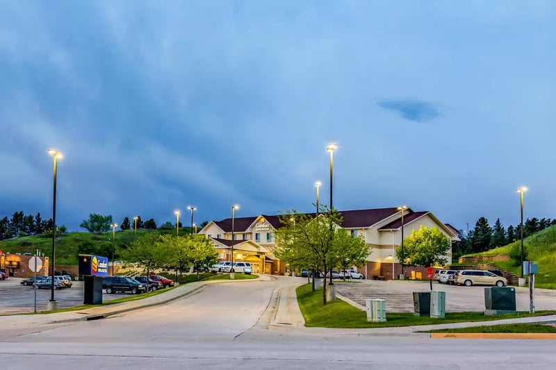 Comfort Inn & Suites (Fairmont Blvd.)