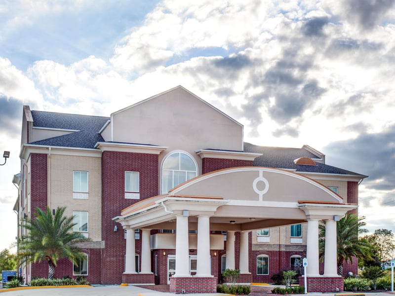 Holiday Inn Express & Suites Raceland - Highway 90, an IHG Hotel