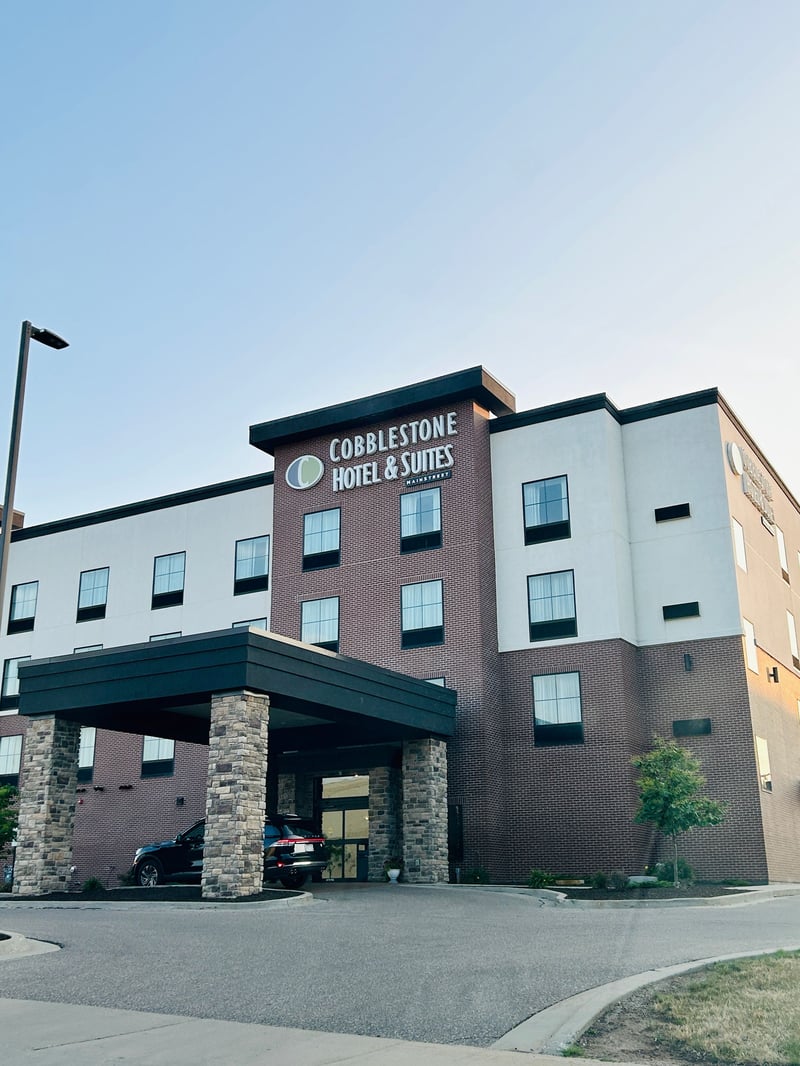 Cobblestone Hotel & Suites - Stevens Point